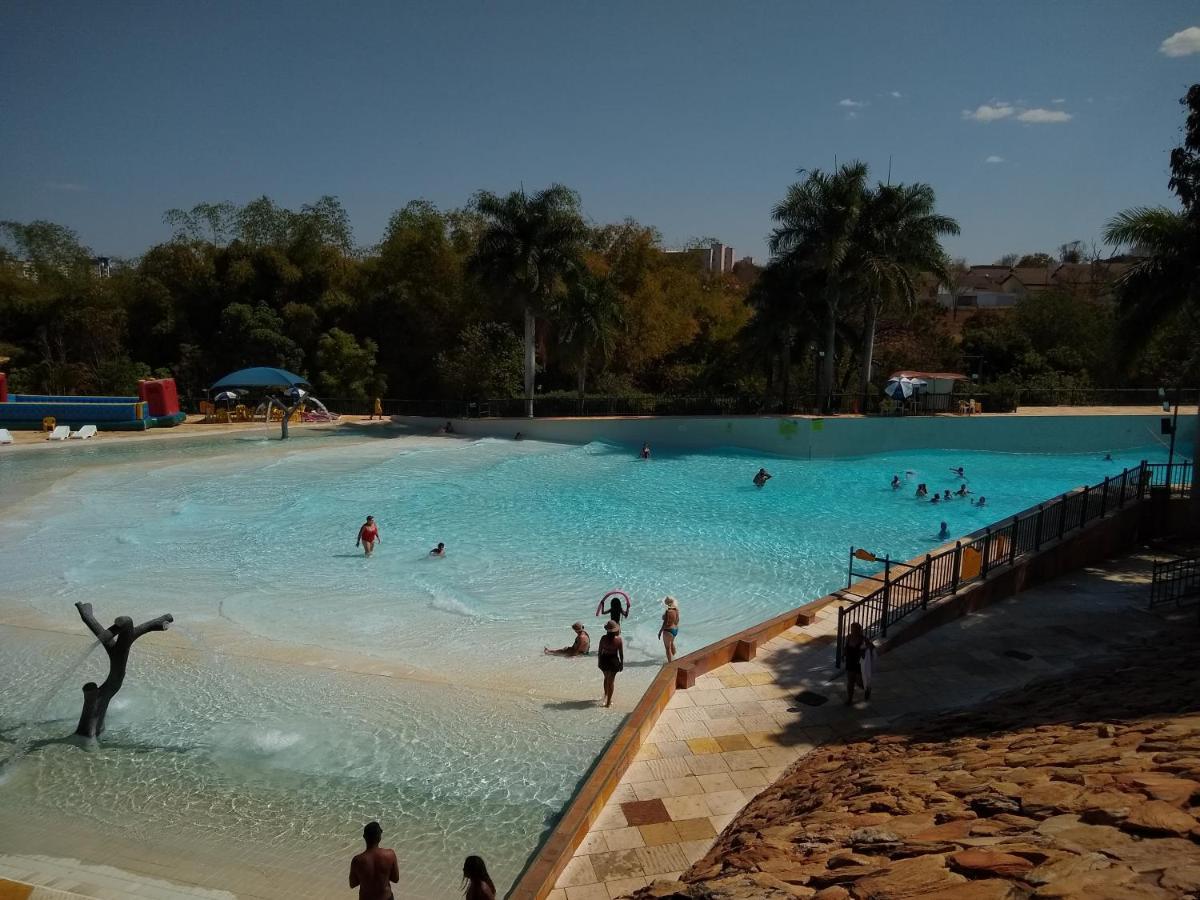 Piazza Com Acesso Ao Clube Diroma Lejlighedshotel Caldas Novas Eksteriør billede
