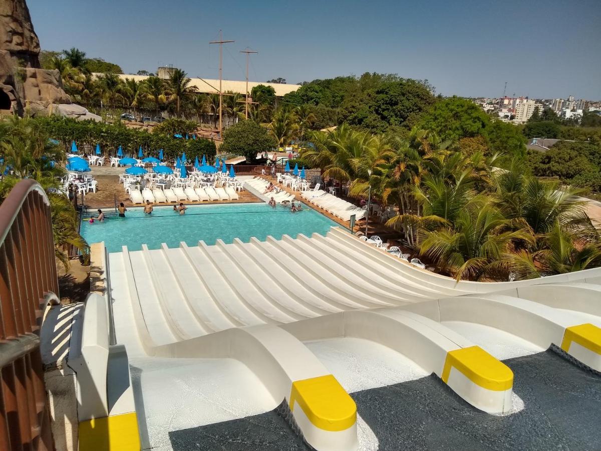 Piazza Com Acesso Ao Clube Diroma Lejlighedshotel Caldas Novas Eksteriør billede