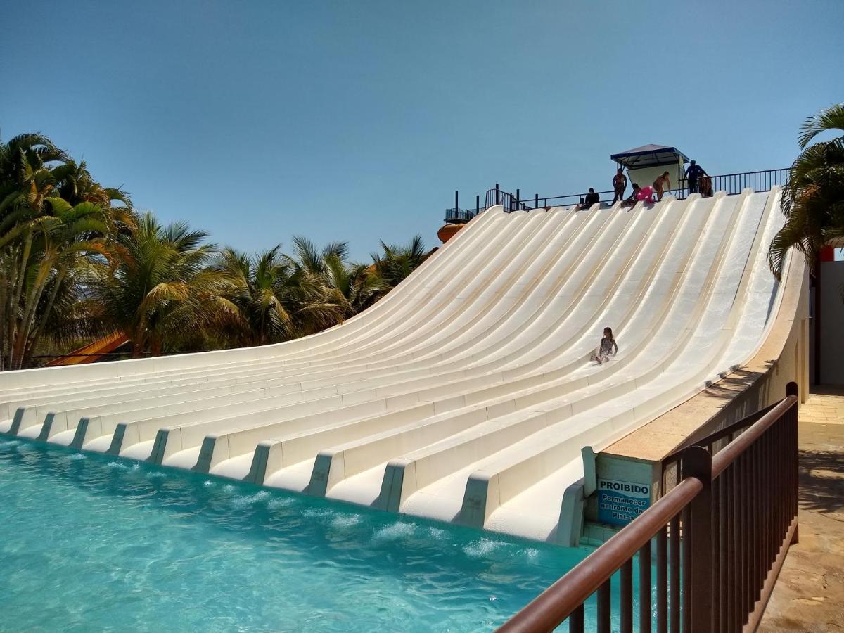 Piazza Com Acesso Ao Clube Diroma Lejlighedshotel Caldas Novas Eksteriør billede