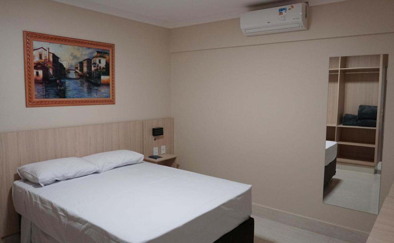 Piazza Com Acesso Ao Clube Diroma Lejlighedshotel Caldas Novas Eksteriør billede